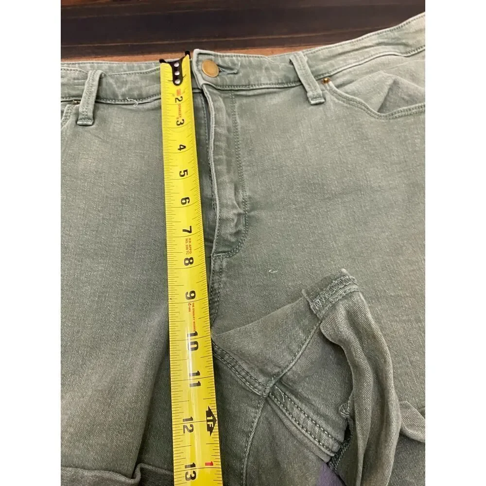 Universal Thread High Rise Midi Green Shorts Stretch Cuffed Hem Plus Size 18